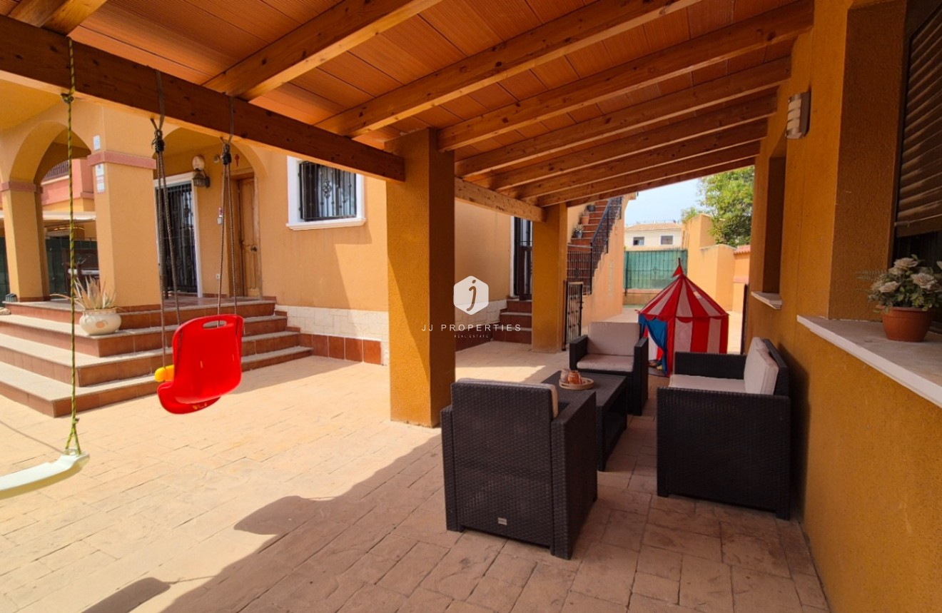 D'occasion - Villa -
Torrevieja - Costa Blanca
