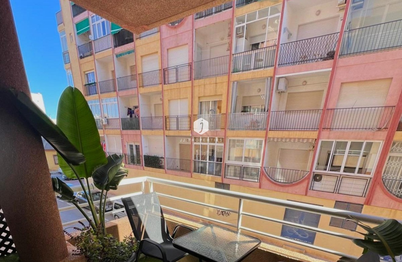 Z drugiej ręki - Mieszkanie w bloku -
Torrevieja - Curva Del Palangre