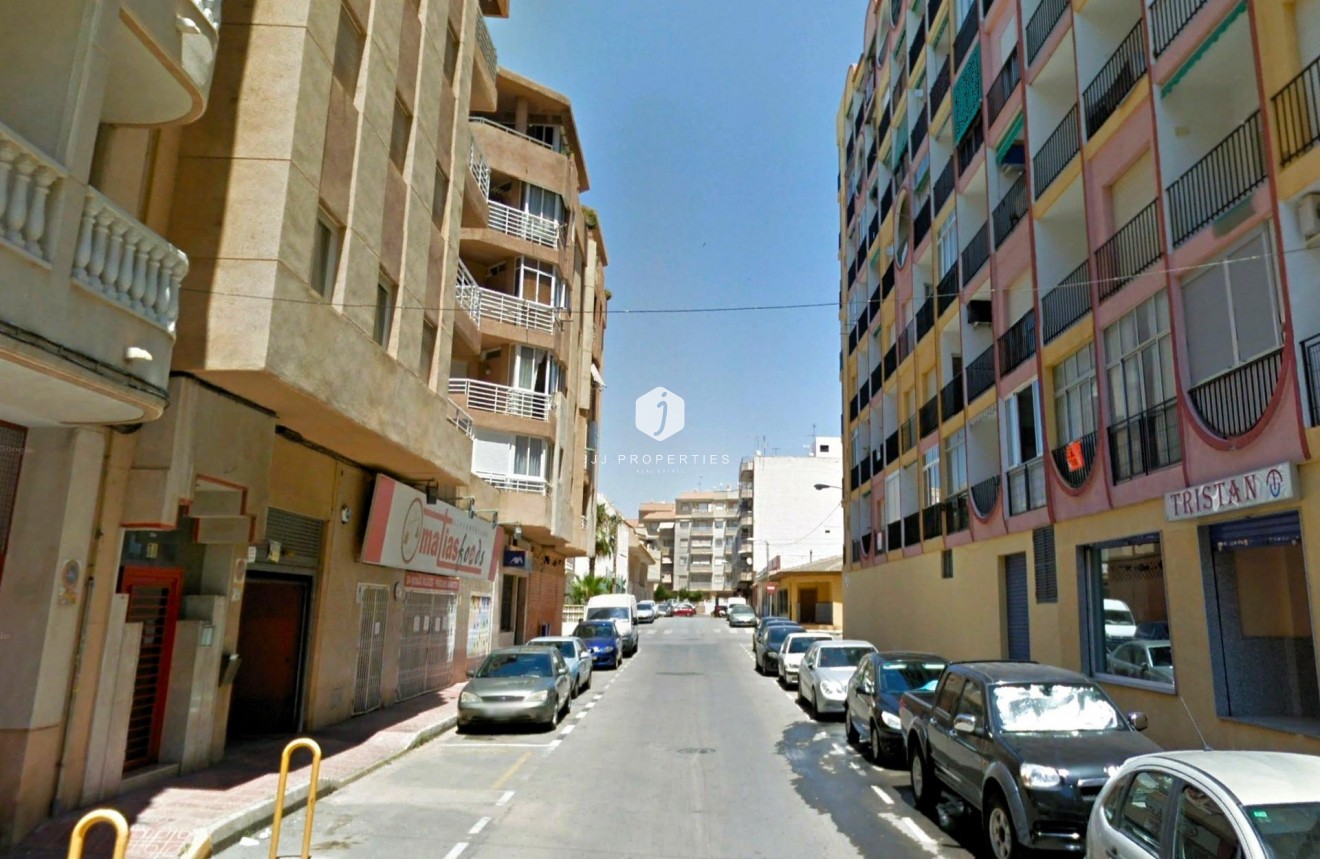 Z drugiej ręki - Mieszkanie w bloku -
Torrevieja - Curva Del Palangre