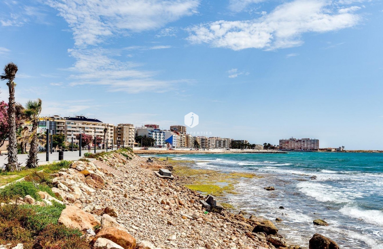Z drugiej ręki - Mieszkanie w bloku -
Torrevieja - Curva Del Palangre