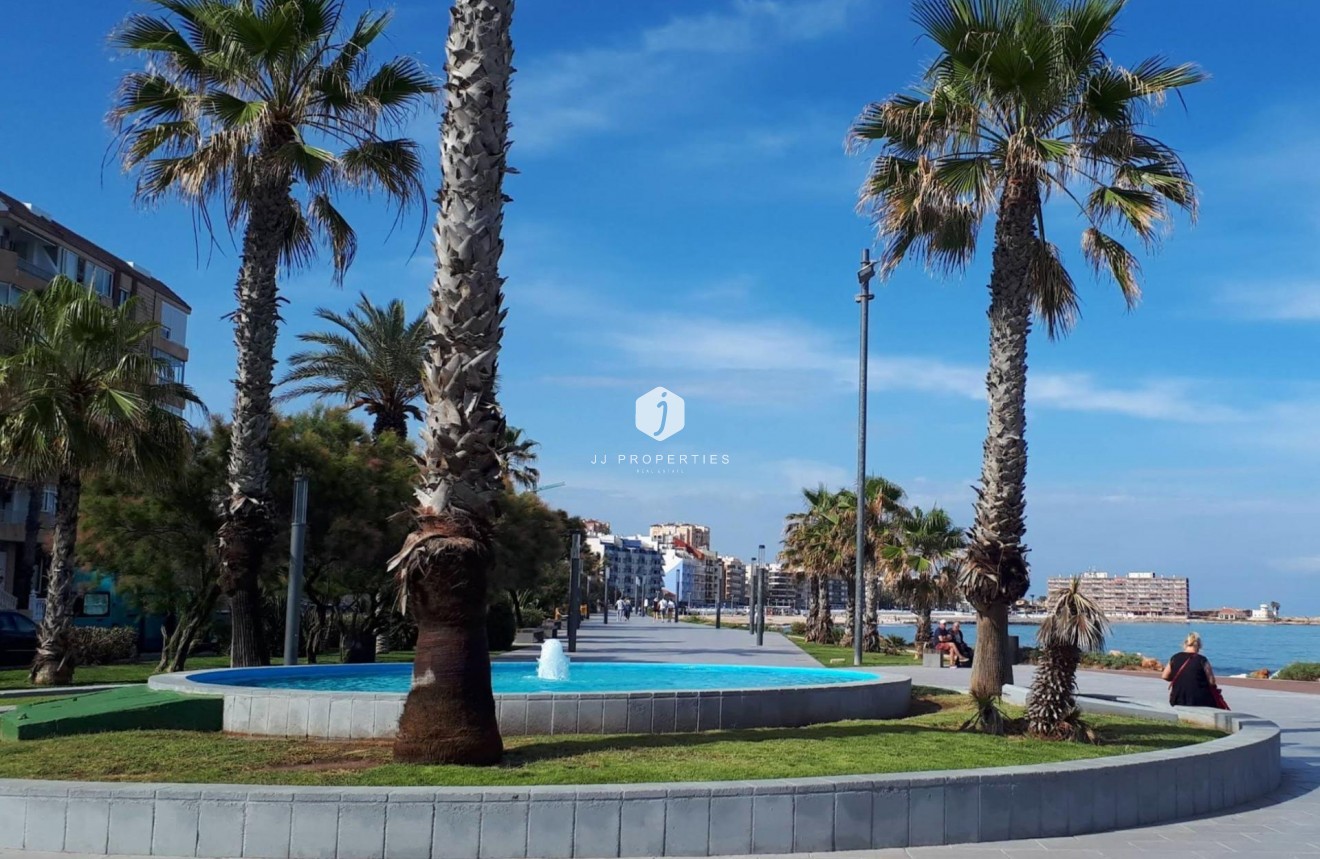 Z drugiej ręki - Mieszkanie w bloku -
Torrevieja - Curva Del Palangre