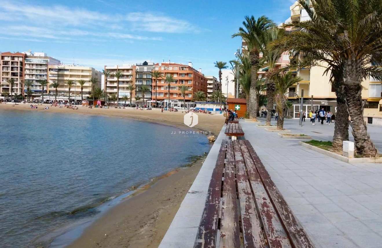 Z drugiej ręki - Mieszkanie w bloku -
Torrevieja - Curva Del Palangre