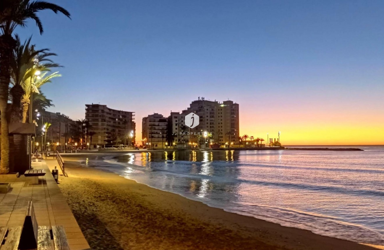 Z drugiej ręki - Mieszkanie w bloku -
Torrevieja - Curva Del Palangre