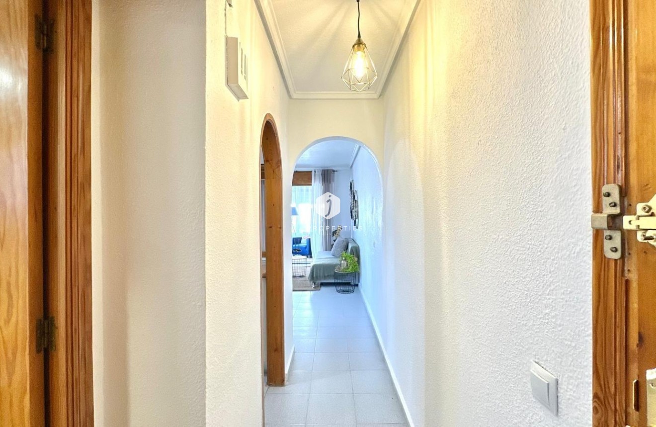 Resale - Apartment / flat -
Torrevieja - La Siesta - El Salado - Torreta