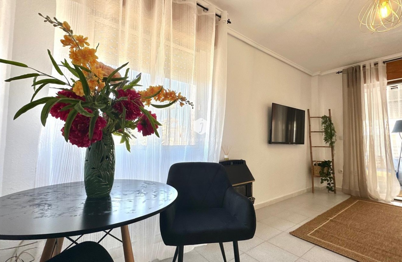 Resale - Apartment / flat -
Torrevieja - La Siesta - El Salado - Torreta