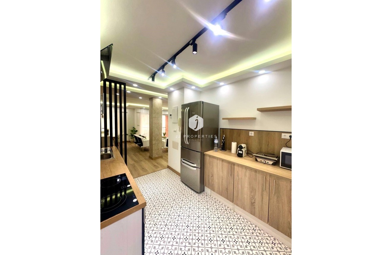 D'occasion - Appartement -
Torrevieja - Centro - Muelle Pesquero