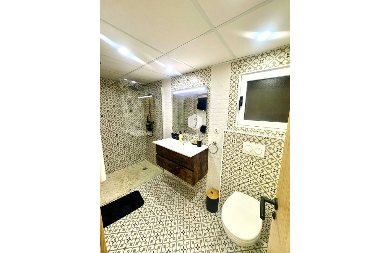 D'occasion - Appartement -
Torrevieja - Centro - Muelle Pesquero
