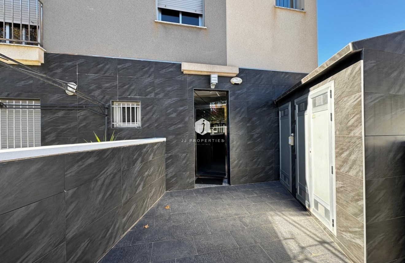 Z drugiej ręki - Mieszkanie w bloku -
Torrevieja - Playa del Cura
