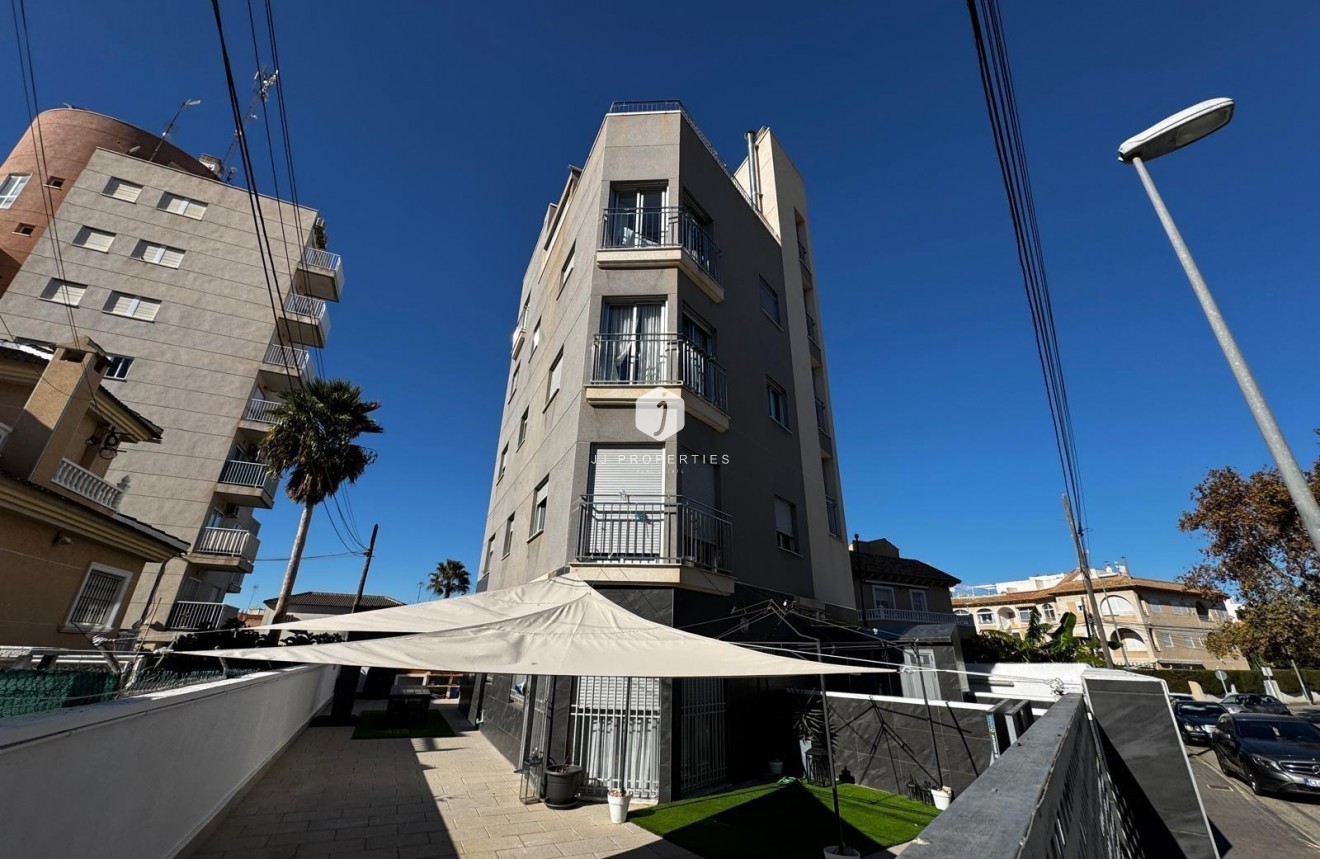 Z drugiej ręki - Mieszkanie w bloku -
Torrevieja - Playa del Cura