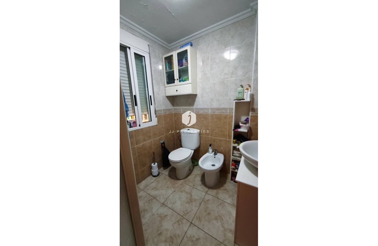 Tweedehands - Appartement / flat -
Torrevieja - Estacion de autobuses