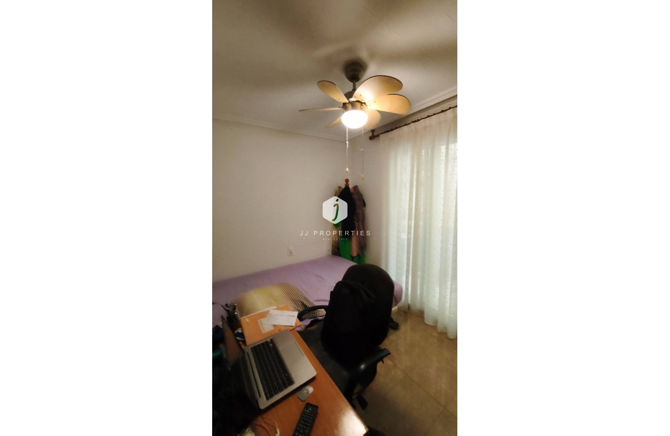 Tweedehands - Appartement / flat -
Torrevieja - Estacion de autobuses