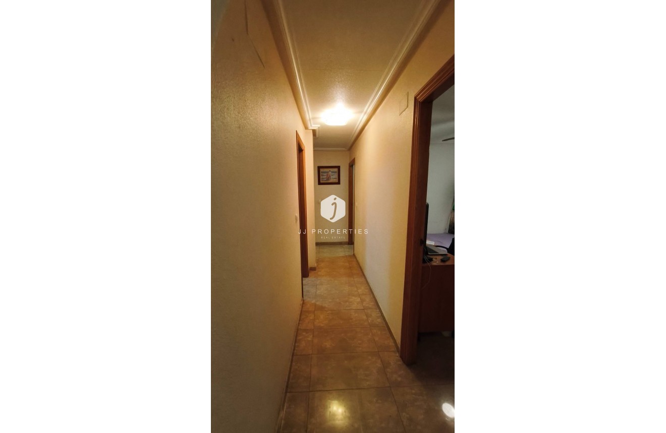 Tweedehands - Appartement / flat -
Torrevieja - Estacion de autobuses