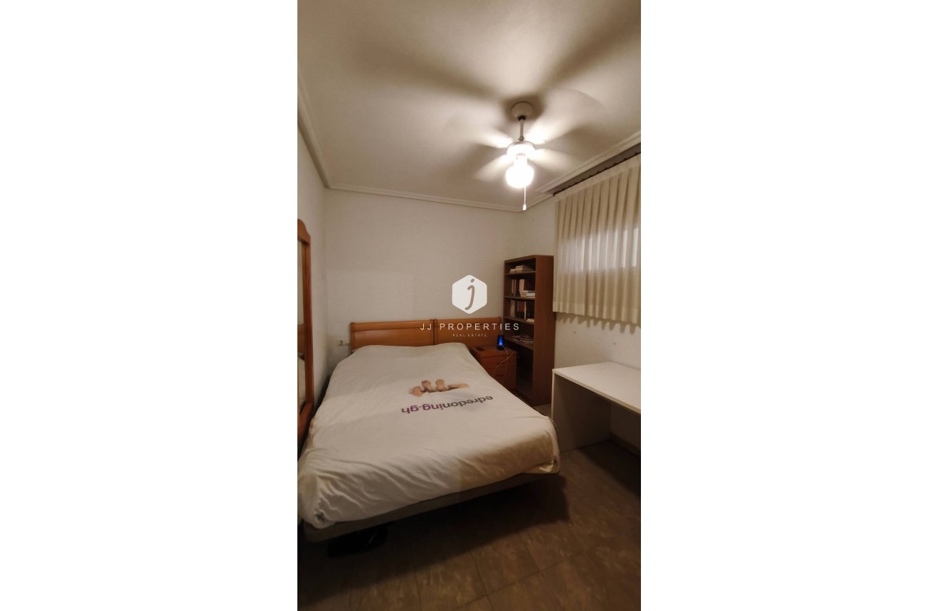 Tweedehands - Appartement / flat -
Torrevieja - Estacion de autobuses