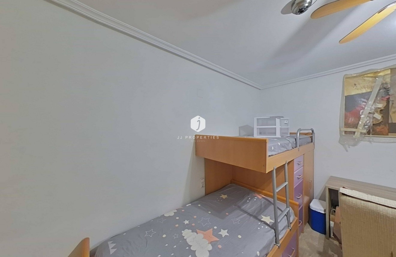 Tweedehands - Appartement / flat -
Torrevieja - Estacion de autobuses