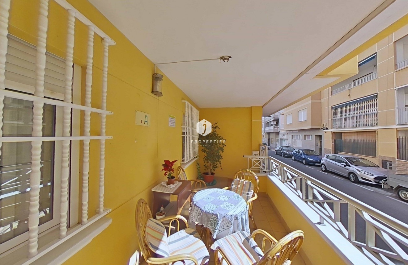 Tweedehands - Appartement / flat -
Torrevieja - Estacion de autobuses
