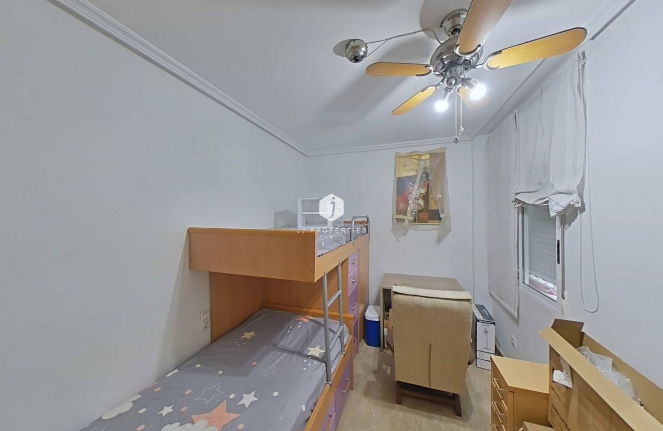 Tweedehands - Appartement / flat -
Torrevieja - Estacion de autobuses