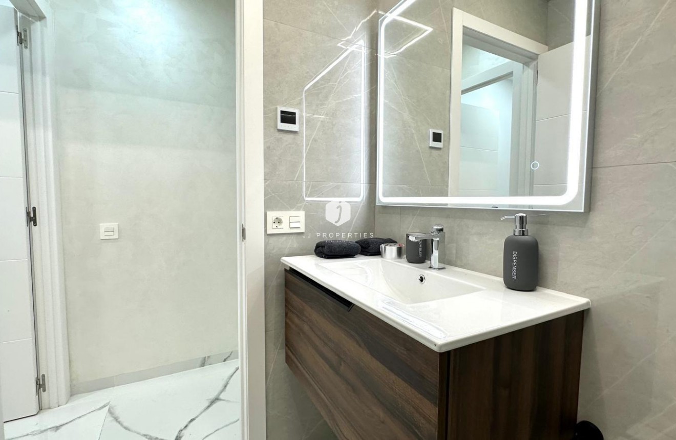 Segunda mano - Apartamento / piso -
Torrevieja - Playa del Cura