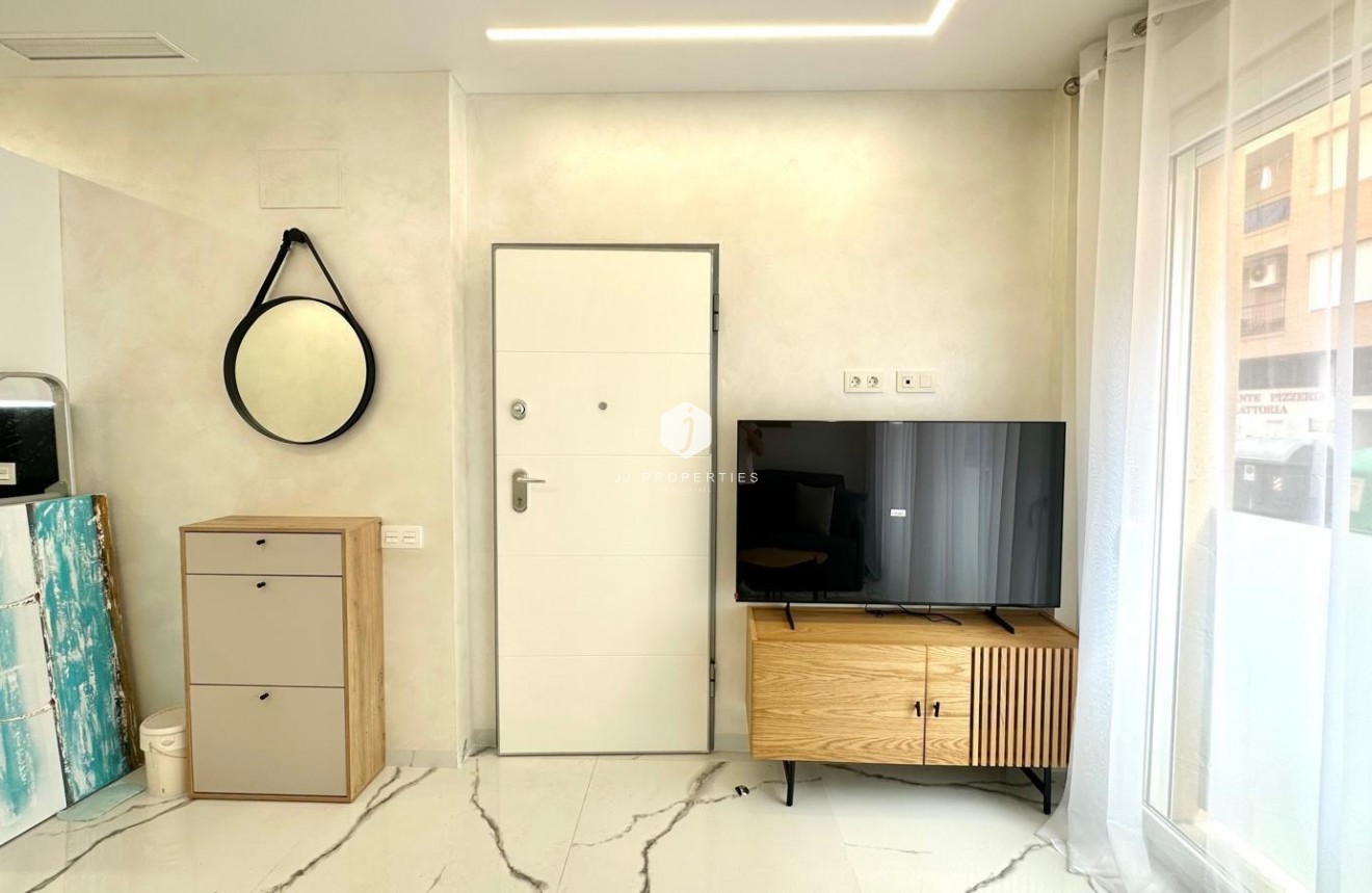 Resale - Apartment / flat -
Torrevieja - Playa del Cura