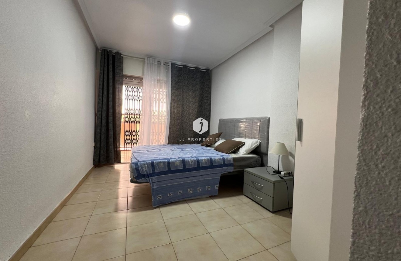 D'occasion - Appartement -
Torrevieja - Playa del Cura