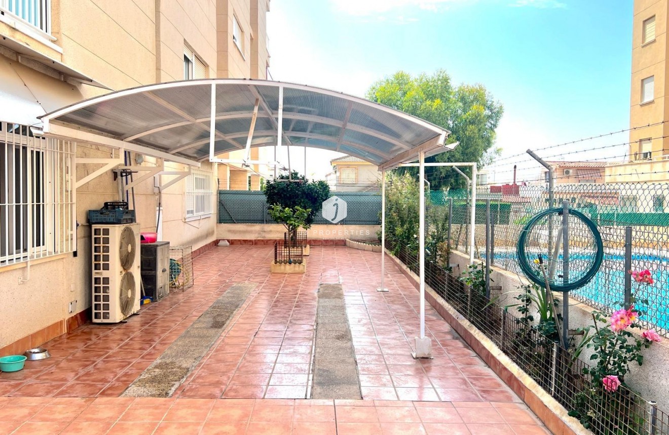 D'occasion - Appartement -
Torrevieja - Playa del Cura