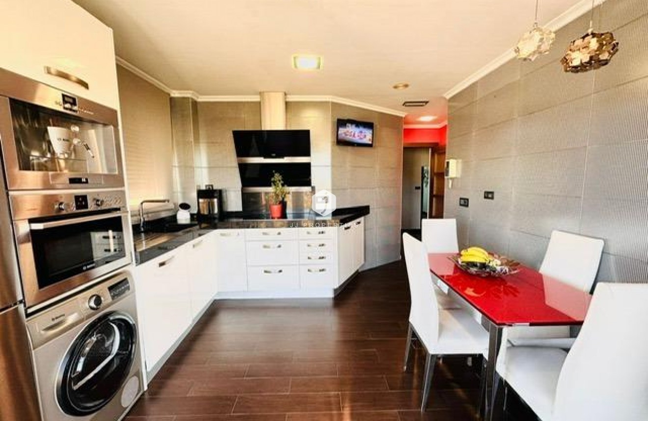 Tweedehands - Appartement / flat -
Torrevieja - Estacion de autobuses