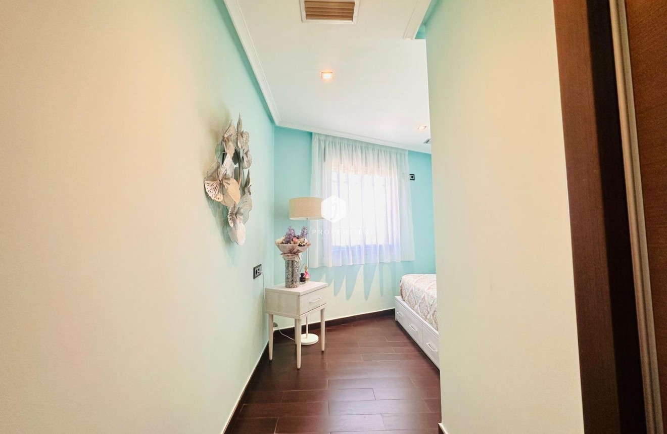 Tweedehands - Appartement / flat -
Torrevieja - Estacion de autobuses