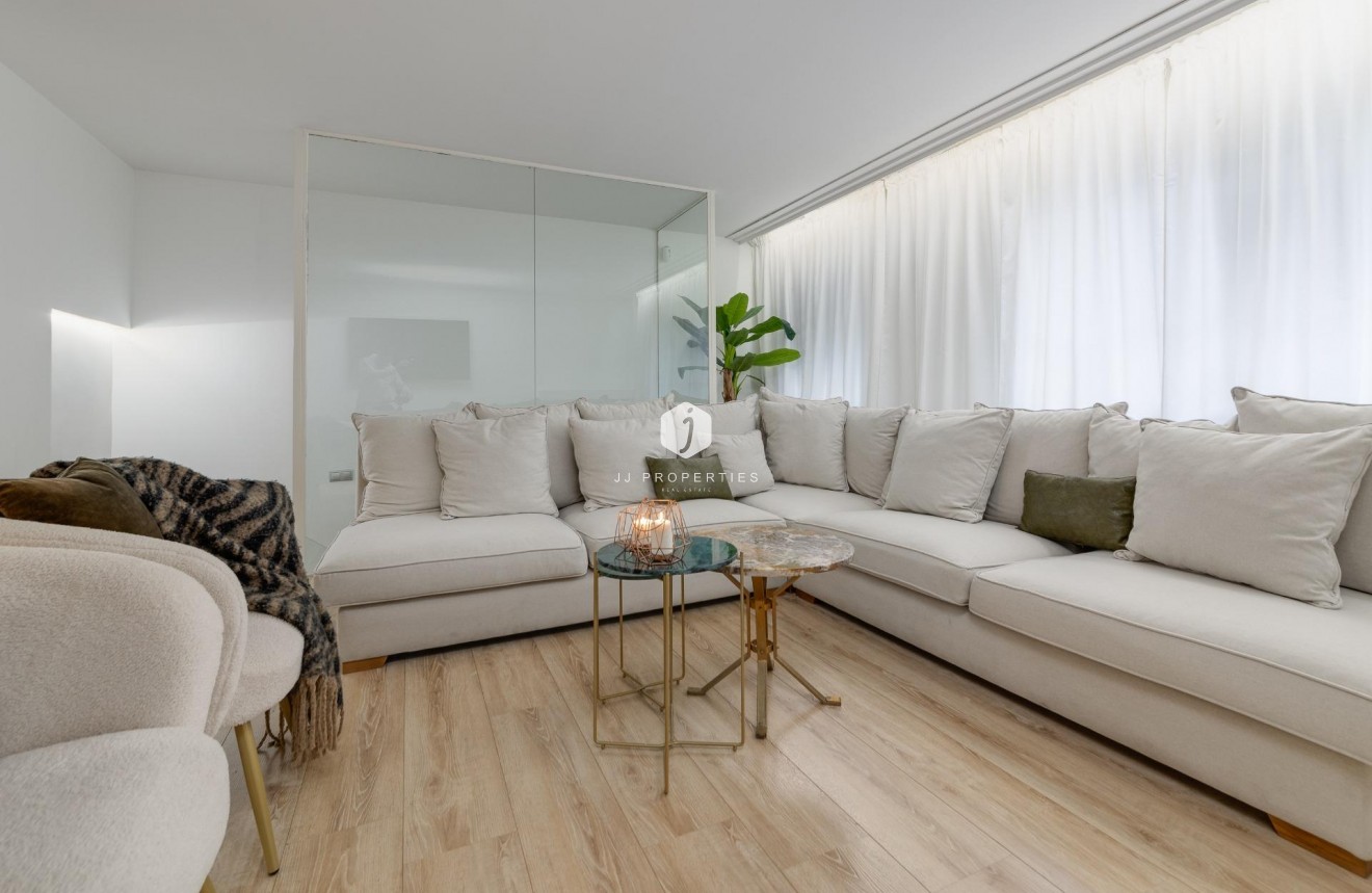 Resale - Apartment / flat -
Torrevieja - Playa del Cura