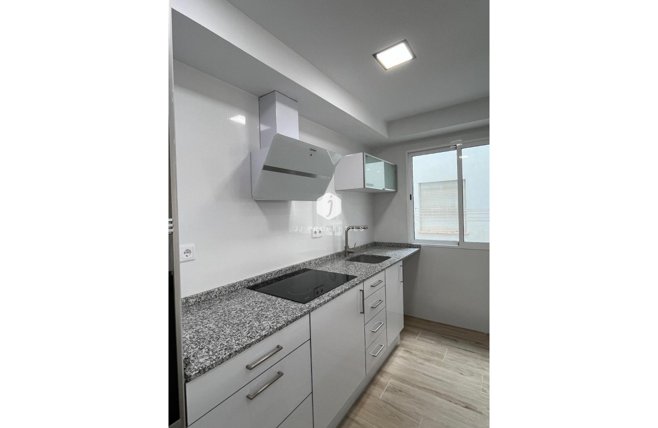 Tweedehands - Appartement / flat -
Torrevieja - La Mata
