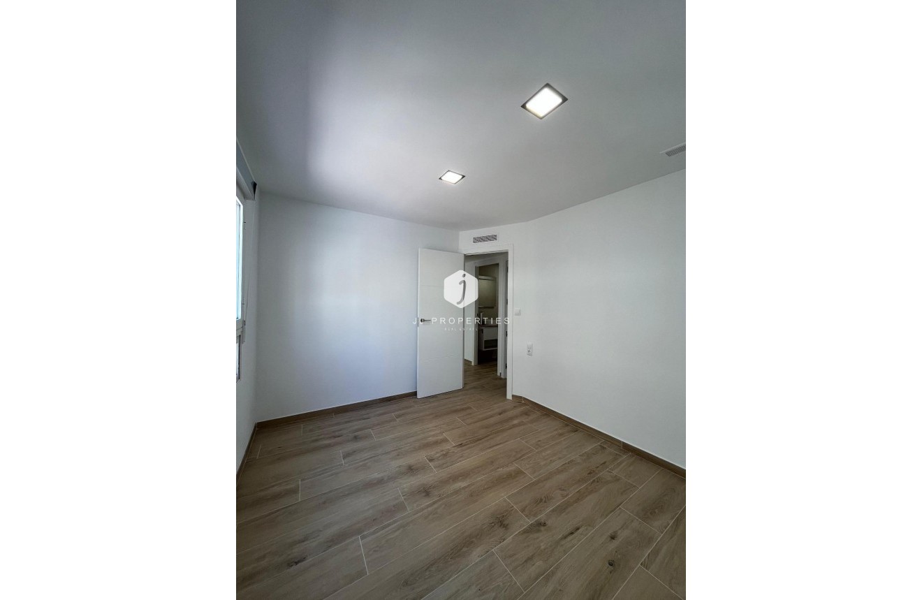 Tweedehands - Appartement / flat -
Torrevieja - La Mata