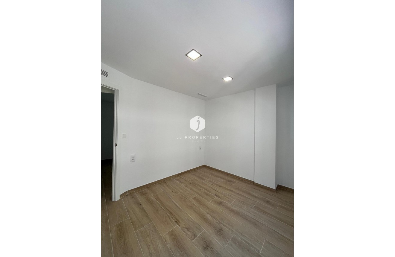 Tweedehands - Appartement / flat -
Torrevieja - La Mata