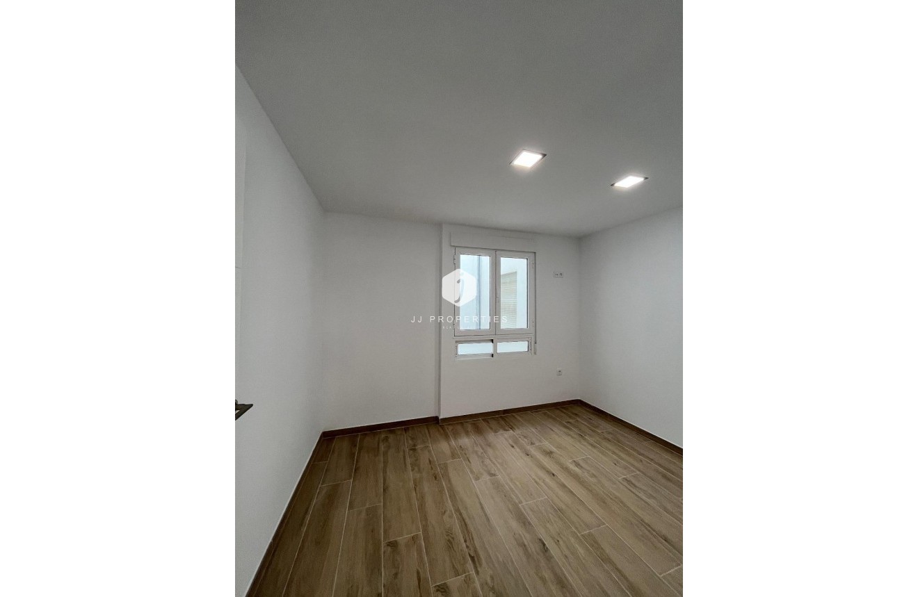 Tweedehands - Appartement / flat -
Torrevieja - La Mata