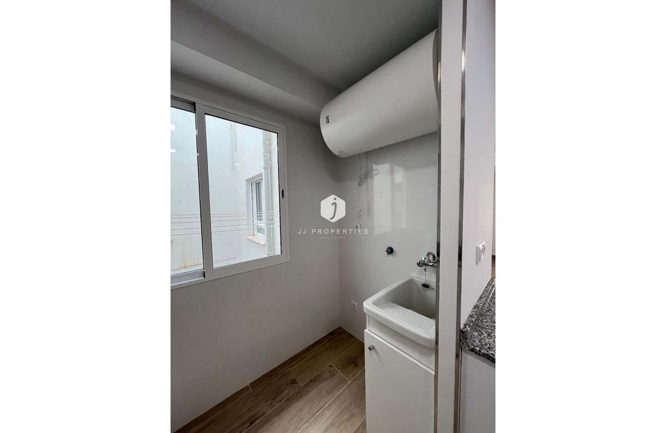 Tweedehands - Appartement / flat -
Torrevieja - La Mata
