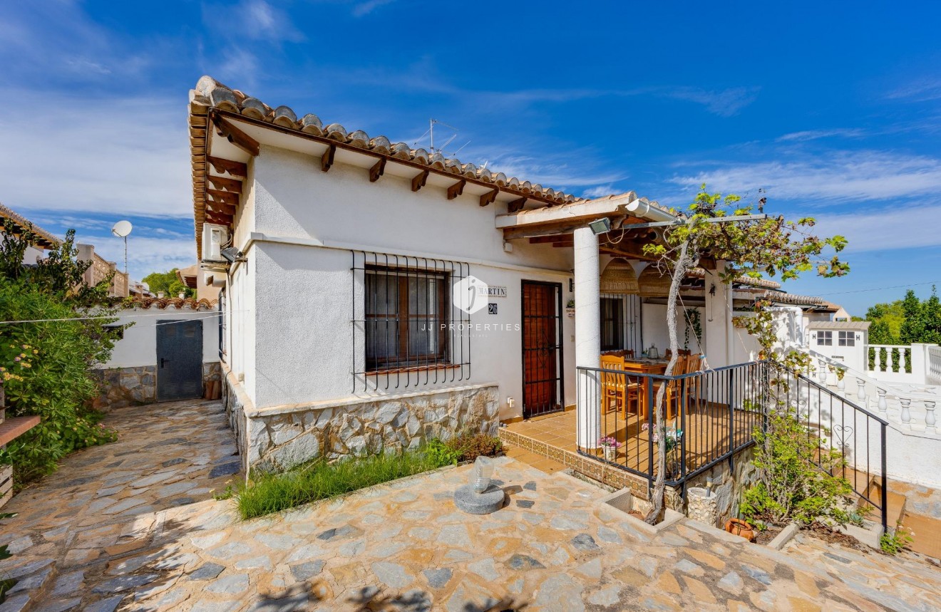 Z drugiej ręki - Bungalow -
Torrevieja - Los Balcones