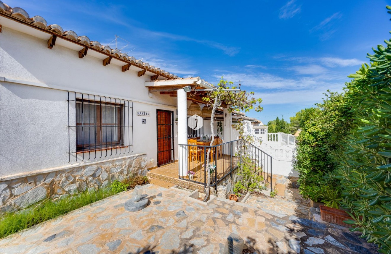 Z drugiej ręki - Bungalow -
Torrevieja - Los Balcones