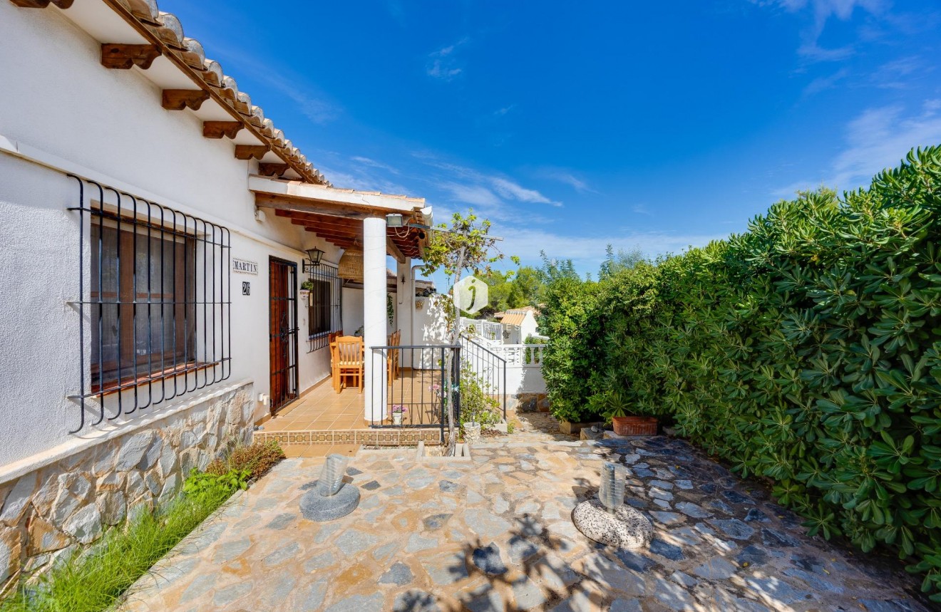 Z drugiej ręki - Bungalow -
Torrevieja - Los Balcones