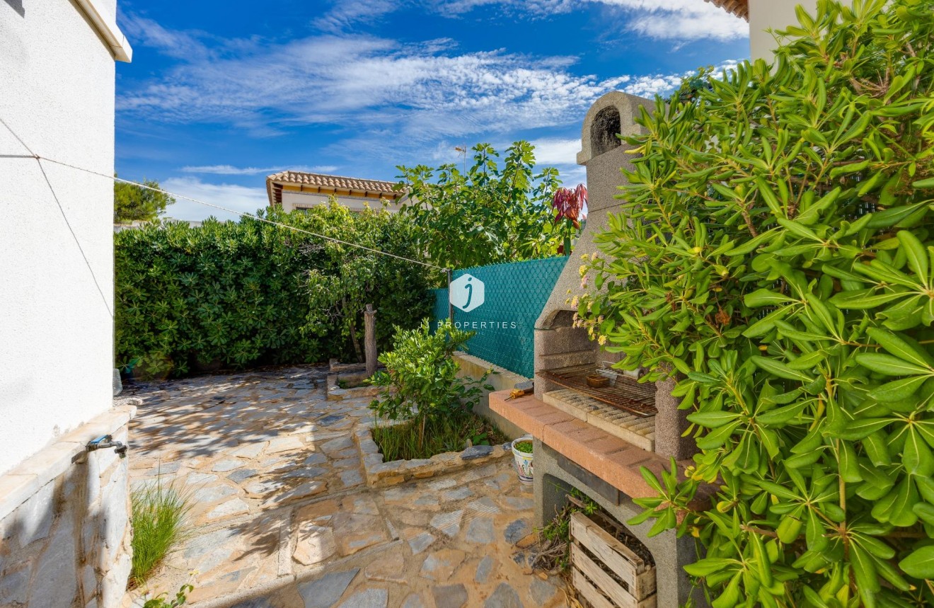 Z drugiej ręki - Bungalow -
Torrevieja - Los Balcones