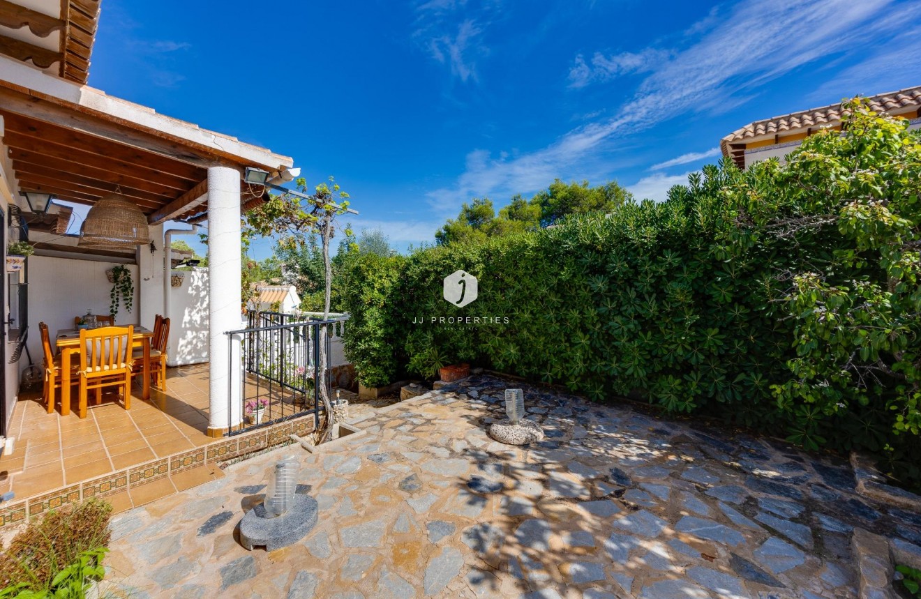 Z drugiej ręki - Bungalow -
Torrevieja - Los Balcones