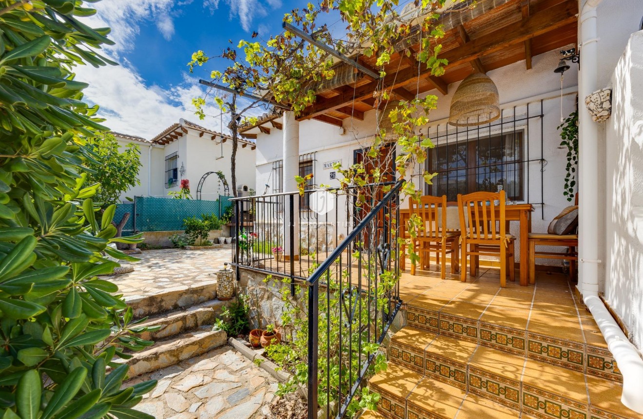 Z drugiej ręki - Bungalow -
Torrevieja - Los Balcones