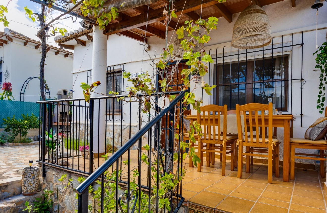 Z drugiej ręki - Bungalow -
Torrevieja - Los Balcones