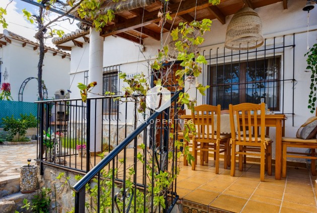Z drugiej ręki - Bungalow -
Torrevieja - Los Balcones