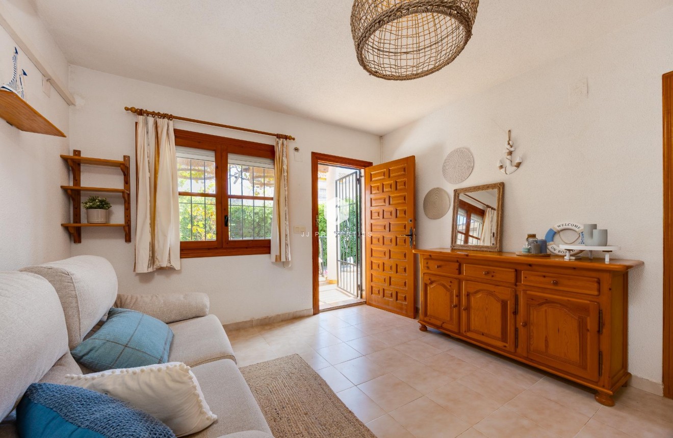 Z drugiej ręki - Bungalow -
Torrevieja - Los Balcones