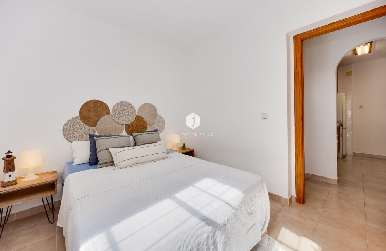 Z drugiej ręki - Bungalow -
Torrevieja - Los Balcones