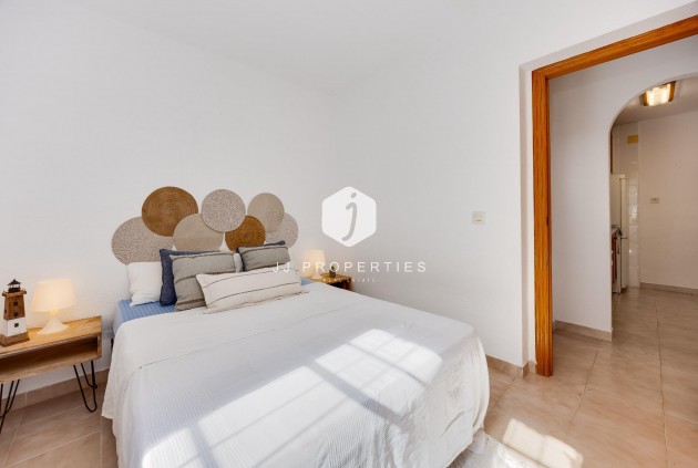 Z drugiej ręki - Bungalow -
Torrevieja - Los Balcones