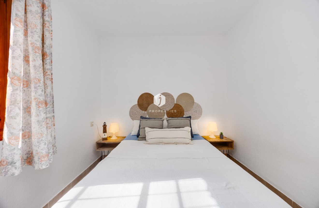Z drugiej ręki - Bungalow -
Torrevieja - Los Balcones