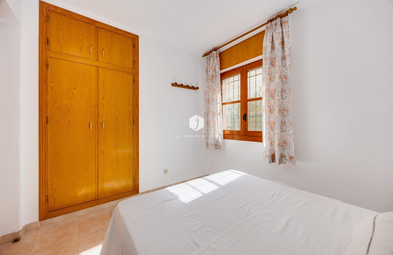 Z drugiej ręki - Bungalow -
Torrevieja - Los Balcones