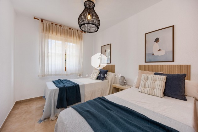 Z drugiej ręki - Bungalow -
Torrevieja - Los Balcones