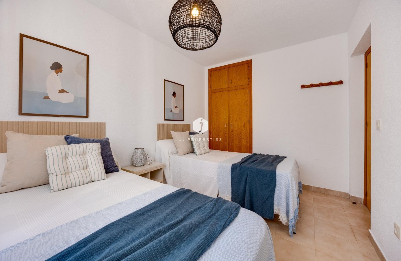 Z drugiej ręki - Bungalow -
Torrevieja - Los Balcones