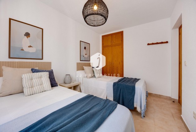 Z drugiej ręki - Bungalow -
Torrevieja - Los Balcones