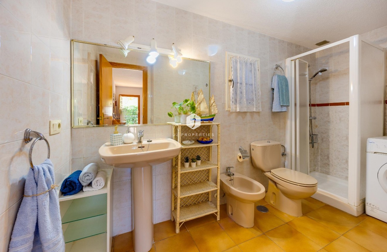 Z drugiej ręki - Bungalow -
Torrevieja - Los Balcones