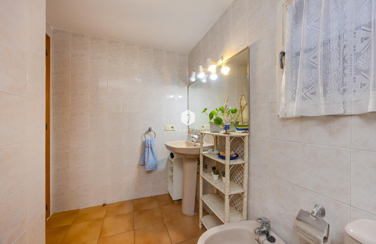 Z drugiej ręki - Bungalow -
Torrevieja - Los Balcones